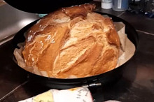 Chrumkavý domáci chlieb v UFO – disku na pečenie