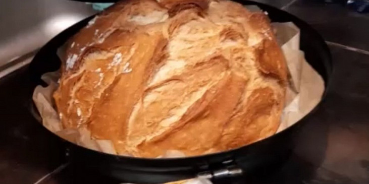 Křupavý domácí chléb v UFO disku na pečení (Chrumkavý domáci chlieb v UFO – disku na pečenie)