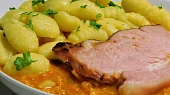 Pečené uzené maso s kapustou na paprice