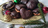 Perníčky s čokoládou slepené švestkovými povidly (Perníčky s čokoládou slepené švestkovými povidly)