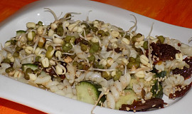 Těstovinový salát s klíčky mungo