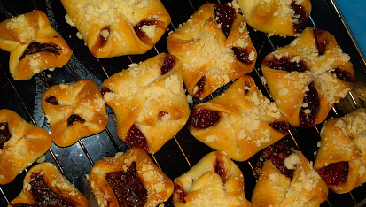 Výborné kynuté těsto na cokoli, Marmeladove satecky, nutellove mini satecky 