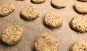 Křehké oříškové sušenky, Vytvarované sušenky na plechu