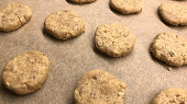 Křehké oříškové sušenky, Vytvarované sušenky na plechu