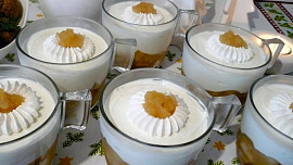 Hruškové nebo jablkové poháry s tvarohem a perníčky Hruškové nebo jablkové poháry s tvarohem a perníčky