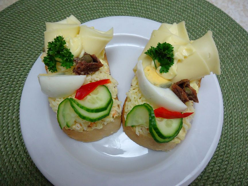 Retro chlebíčky - sýrové s očkem