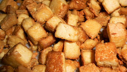 Grenadýrmarš  (Dělená strava podle LK - Kytičky + zelenina), opečené uzené tofu