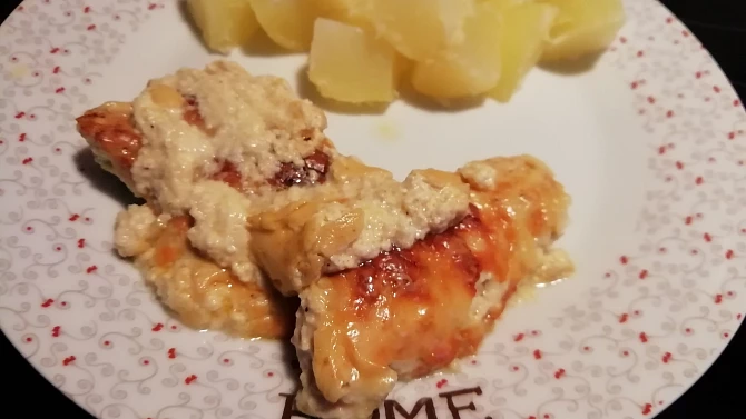Zapékaná kuřecí prsa se sýry a smetanou