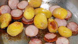 Brambory s kysaným zelím