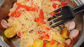 Brambory s kysaným zelím