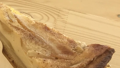 Jednoduchý pudinkový koláč s hruškami