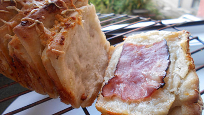 Trhací chlebík (Pull Apart Bread)