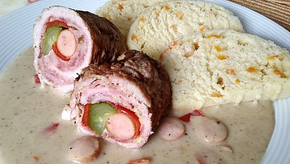 Vepřové ptáčky na smetaně s mrkvovým knedlíkem, Vepřové ptáčky na smetaně s mrkvovým knedlíkem