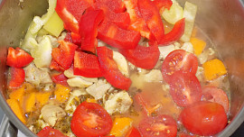 Zeleninová směs s kuřecími kousky