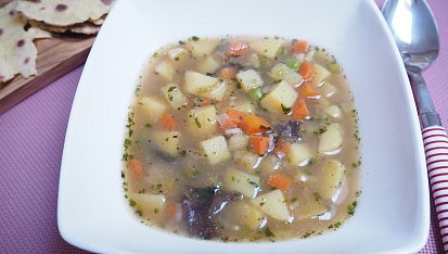 Bramboračka s bramborovými plackami