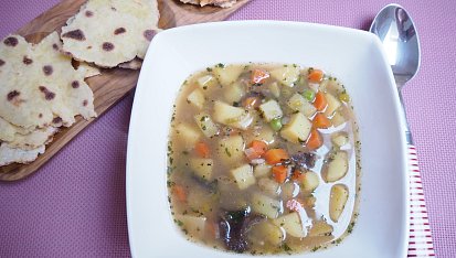 Bramboračka s bramborovými plackami