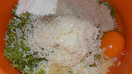 Brokolicové karbanátky se sýrem