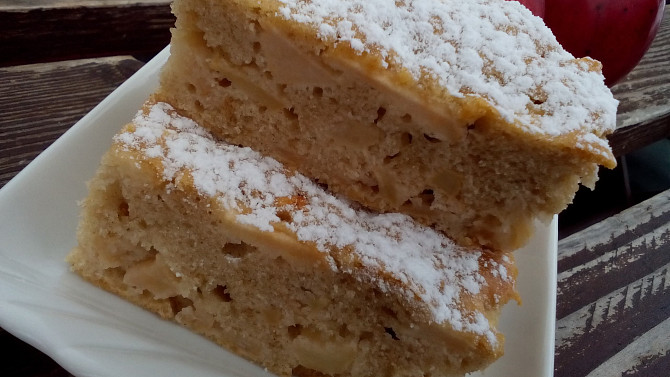 Šťavnatý fofr koláč (buchta) plný jablek