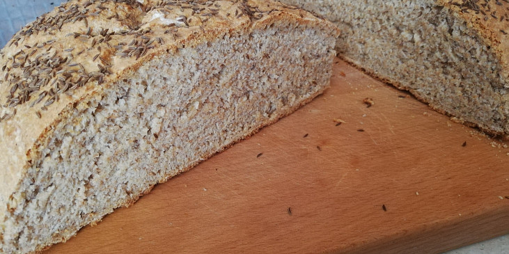 Domácí kmínový chleba (Vynikající )
