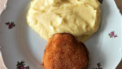 Holandský mletý řízek se sýrem, Přesně podle receptu, ale obalovala jsem 2x. Po rozkrojení krásně šťavnatý, výborný.