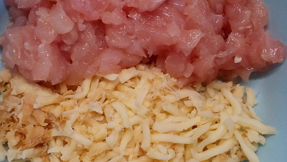 Kuřecí řízky s uzenou mozzarellou