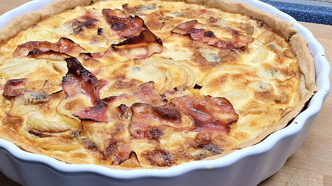 Cibulový quiche s gorgonzolou