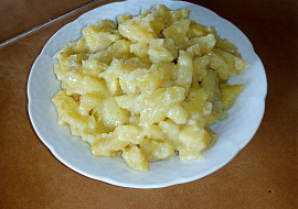 Jednoduchý bramborový salát bez majonézy