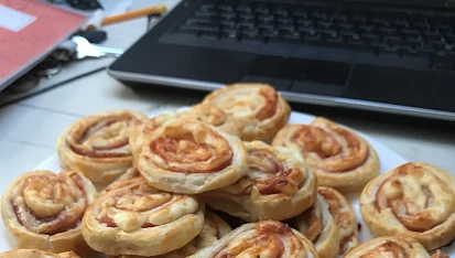 Šneky se šunkou a sýrem