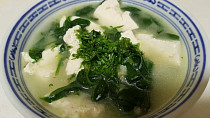 Špenátová polévka s tofu