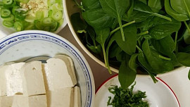 Špenátová polévka s tofu