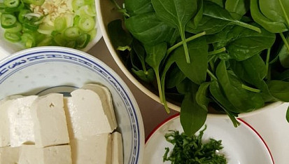 Špenátová polévka s tofu