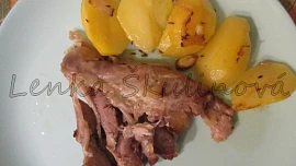 Špeková krůtí stehna z remosky s mandlemi