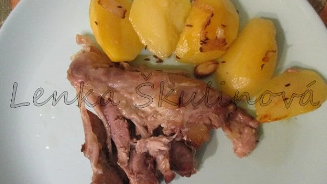 Špeková krůtí stehna z remosky s mandlemi