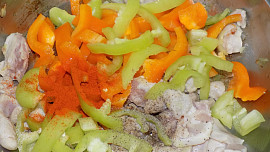 Banánová pánev s drůbežím masem