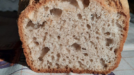 Bezlepkový chléb s pohankovou moukou