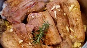 Dušený houbový bůček