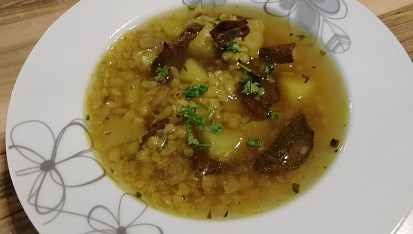 Houbová polévka s červenou čočkou
