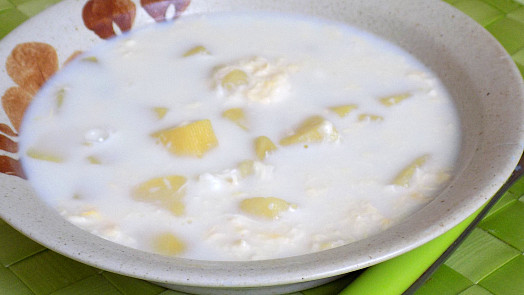 Mléková polévka s bramborami a vejci