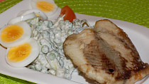 Salát s rybou a hráškem