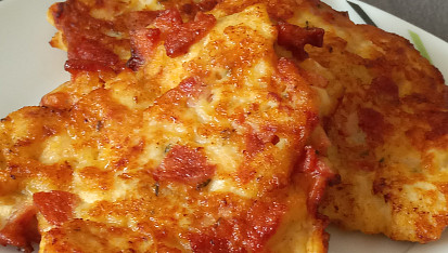 Kuřecí placičky s uzeninou a sýrem mozzarella
