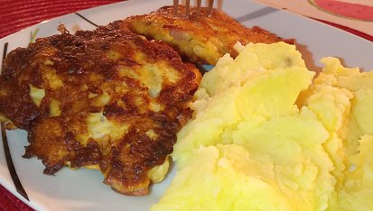 Kuřecí placičky s uzeninou a sýrem mozzarella