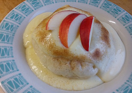 Blbouny (knedlíky) s jablky a vanilkovým přelivem