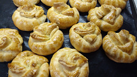 Smetanové koláčky plněné ořechy