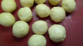 Smetanové koláčky plněné ořechy