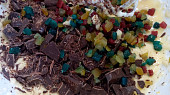 Tvarohová buchta s čokoládou a kandovaným ovocem