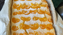 Ovocný tvarohový koláč s drobenkou