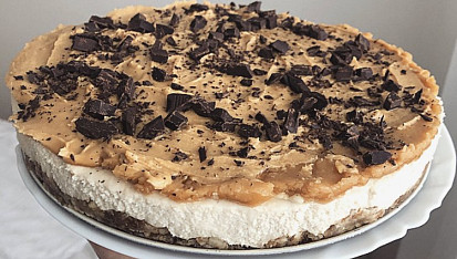 RAW cheesecake s arašídovým máslem