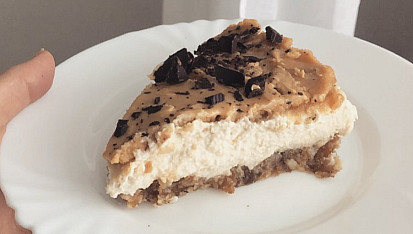 RAW cheesecake s arašídovým máslem