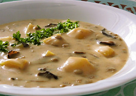 Čočková polévka s houbami a smetanou