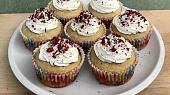 Kokosové cupcaky s malinami